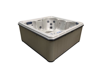 Relaxing and Premium Quality Built 6 Person Hot Tub