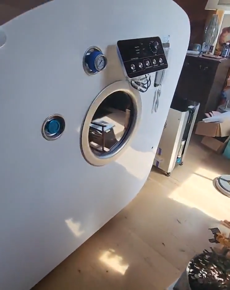 AIRVIDA ELITE 1.3-2.0 ATA Hard Shell Sitting Hyperbaric Chamber